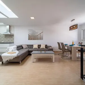  Apartment Volcano Getaway - Adults Only
